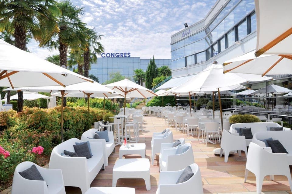 Patio, Lounge or bar