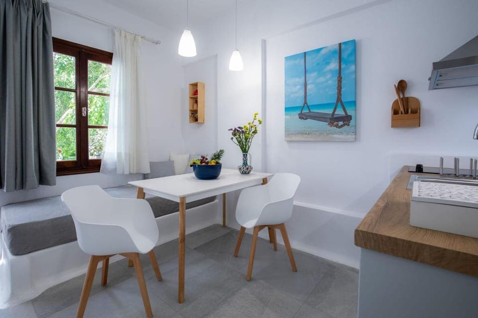 Nearby landmark, Facade/entrance, Off site, Day, Night, People, Activities, Bird's eye view, Winter, Summer, Massage, Massage, View (from property/room), View (from property/room), Kitchen or kitchenette, Living room, Lobby or reception, Seating area, Dining area, Logo/Certificate/Sign, Logo/Certificate/Sign, Autumn, On site, City view, Street view, Street view, Area and facilities, Area and facilities, Area and facilities, Breakfast, Dinner, Dinner, Seasons, Time of day, Location, Sunrise, Sunset, Certificate/Award, Certificate/Award, Quiet street view, Inner courtyard view, babysiter, locker, safe, stove, stove