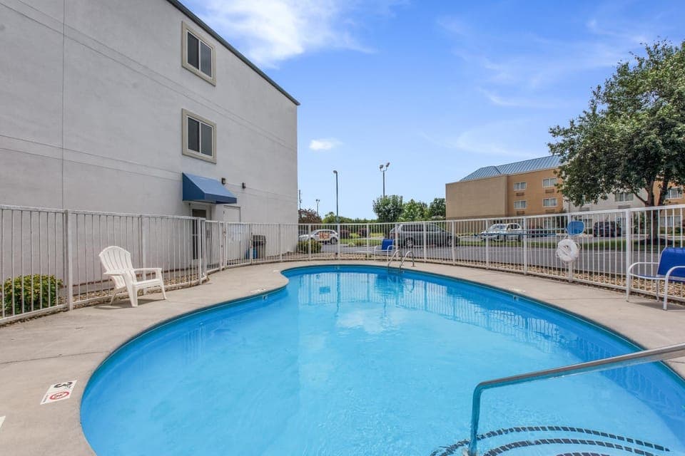 Swimming pool, Swimming pool