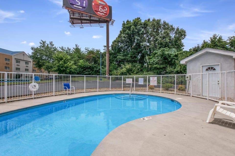 Swimming pool, Swimming pool