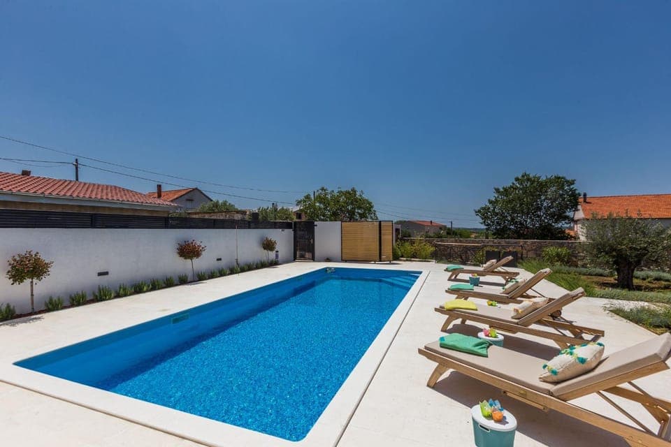 Balcony/Terrace, Balcony/Terrace, Swimming pool, Swimming pool