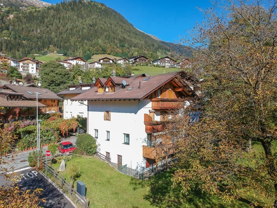 Neighbourhood, Garden view