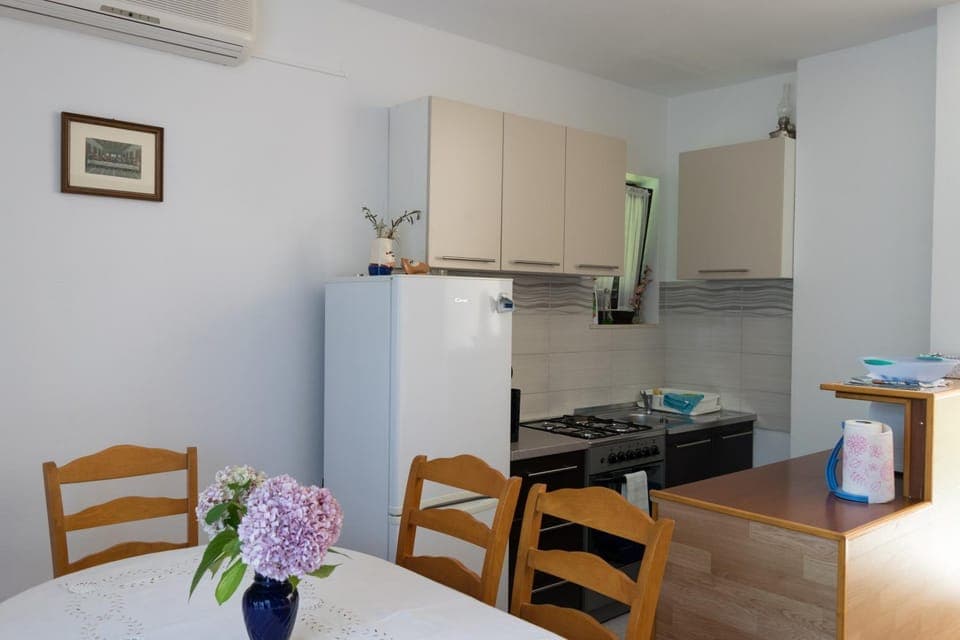 Dining area, Communal kitchen