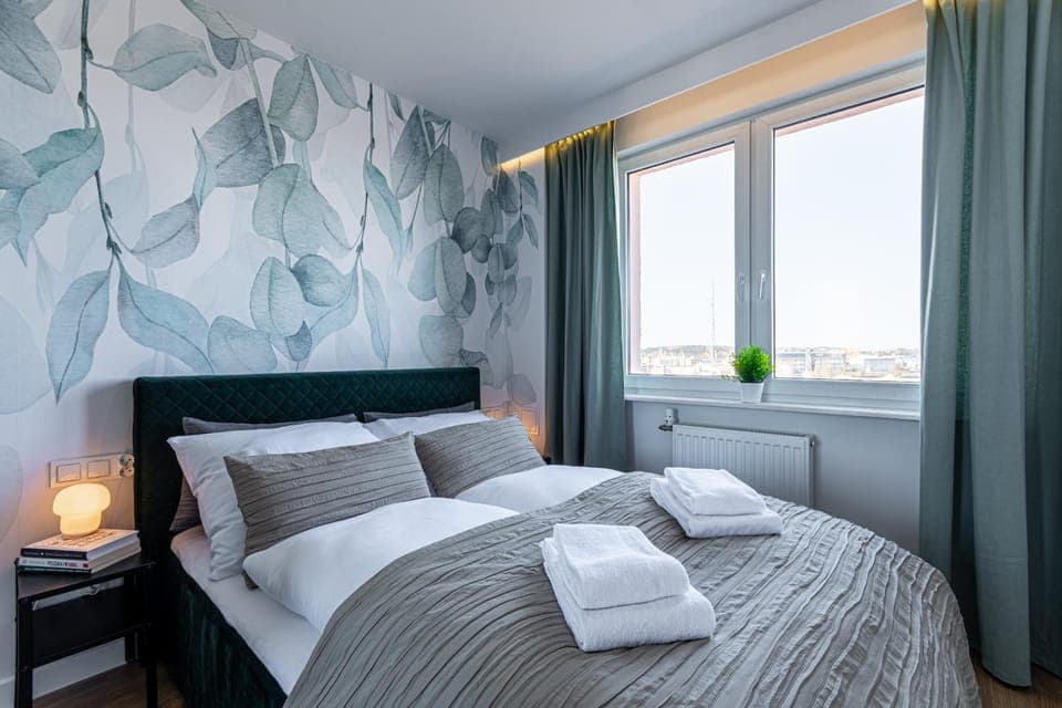 Bed, Photo of the whole room, Bedroom, towels