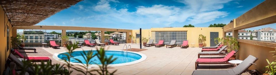 Property building, Patio, Day, Pool view, Swimming pool, sunbed