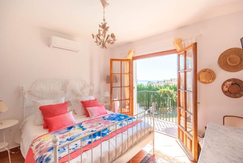 Bed, Balcony/Terrace, Photo of the whole room, Bedroom