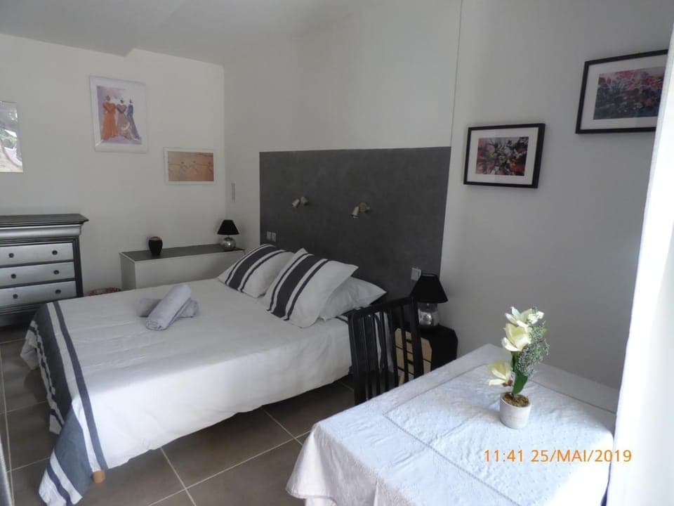 Bed, Photo of the whole room