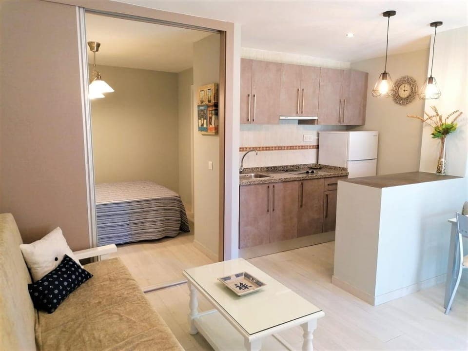 Photo of the whole room, Seating area