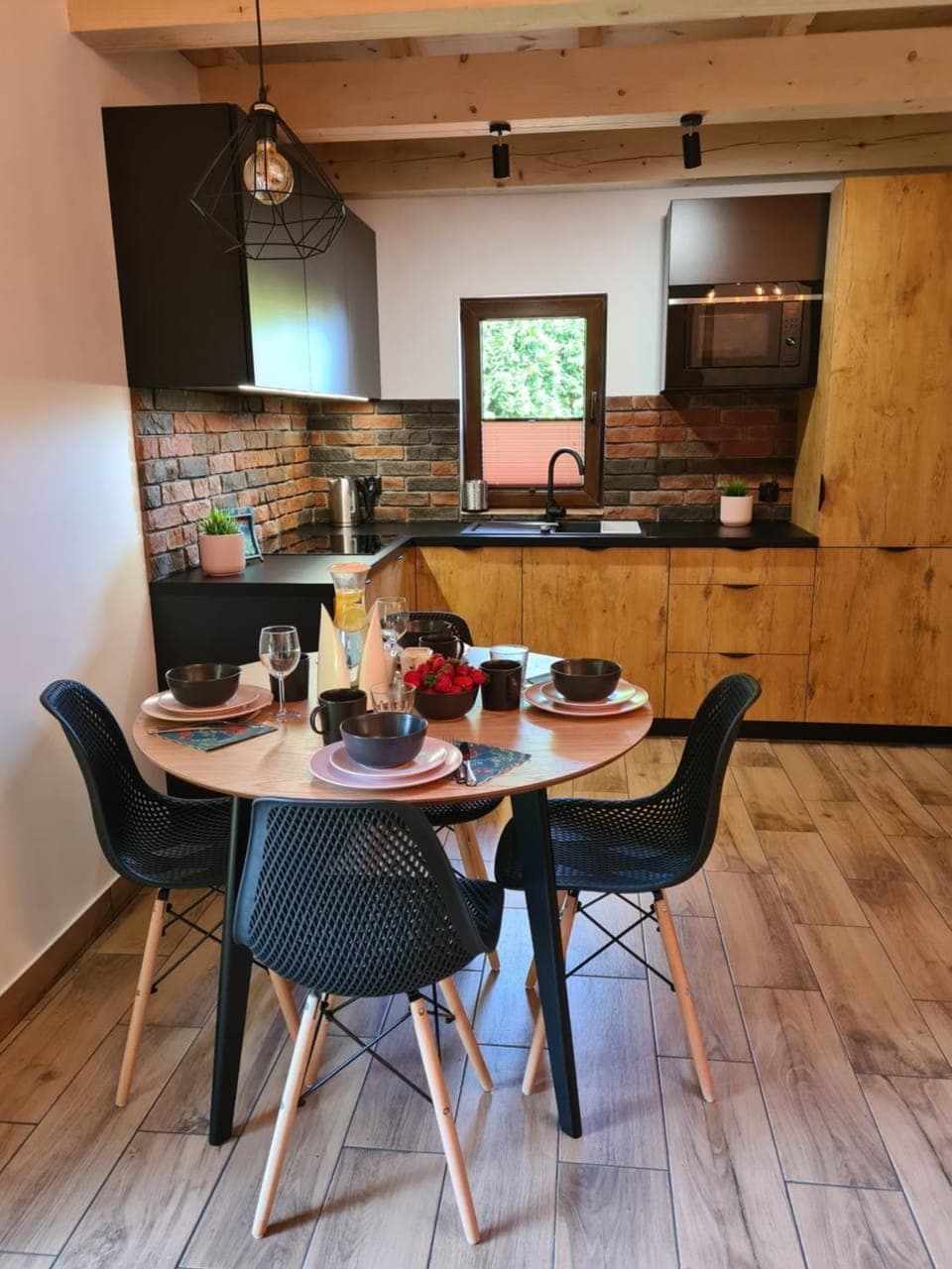 Coffee/tea facilities, Kitchen or kitchenette, Dining area