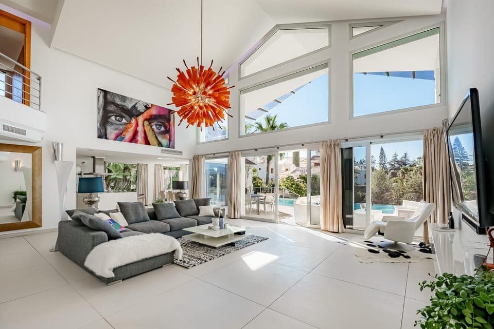 Communal lounge/ TV room, TV and multimedia, Living room, Seating area, Evening entertainment, Pool view