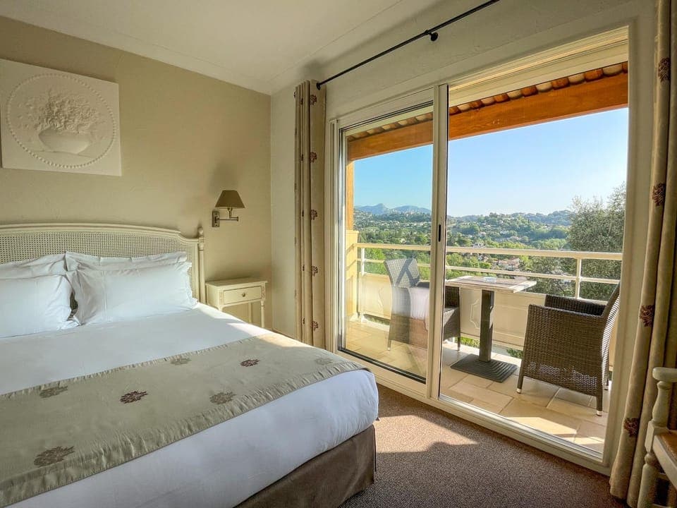 View (from property/room), Balcony/Terrace, Photo of the whole room, Bedroom, Mountain view