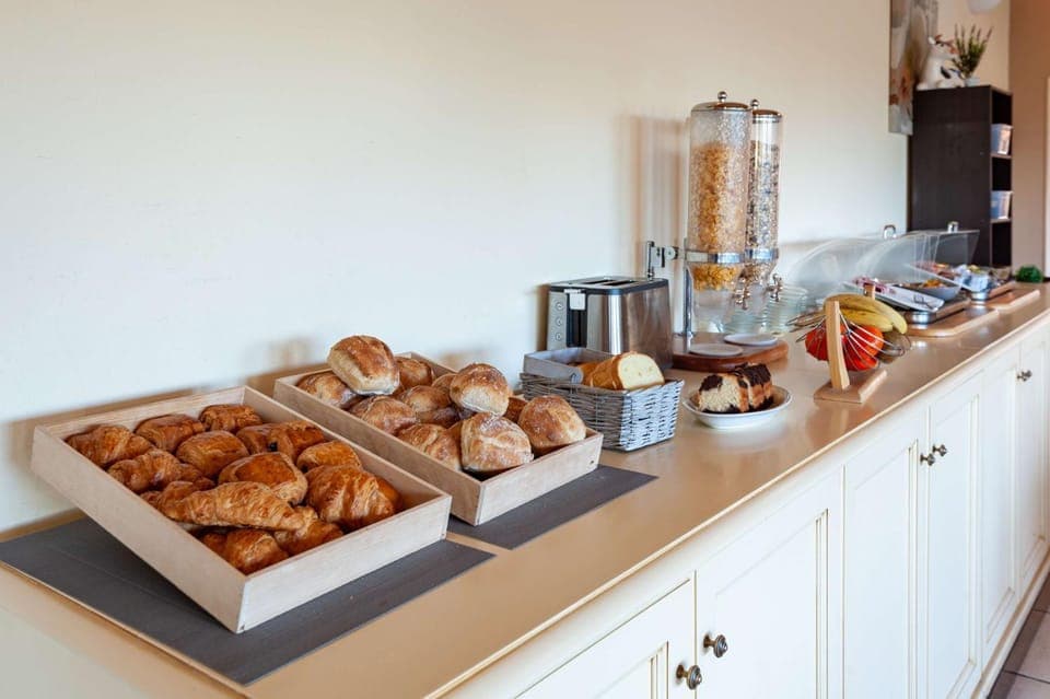 Breakfast, Continental breakfast