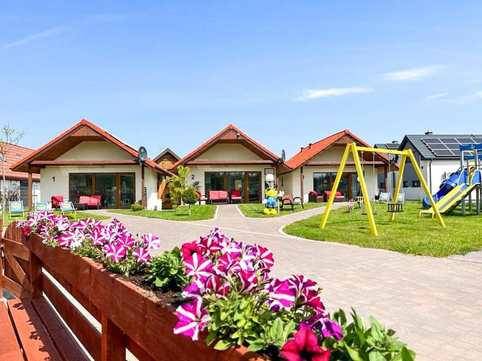 Property building, Spring, Day, Natural landscape, Children play ground, Garden, Garden view, Area and facilities, children, young children, older children, locker, sunbed