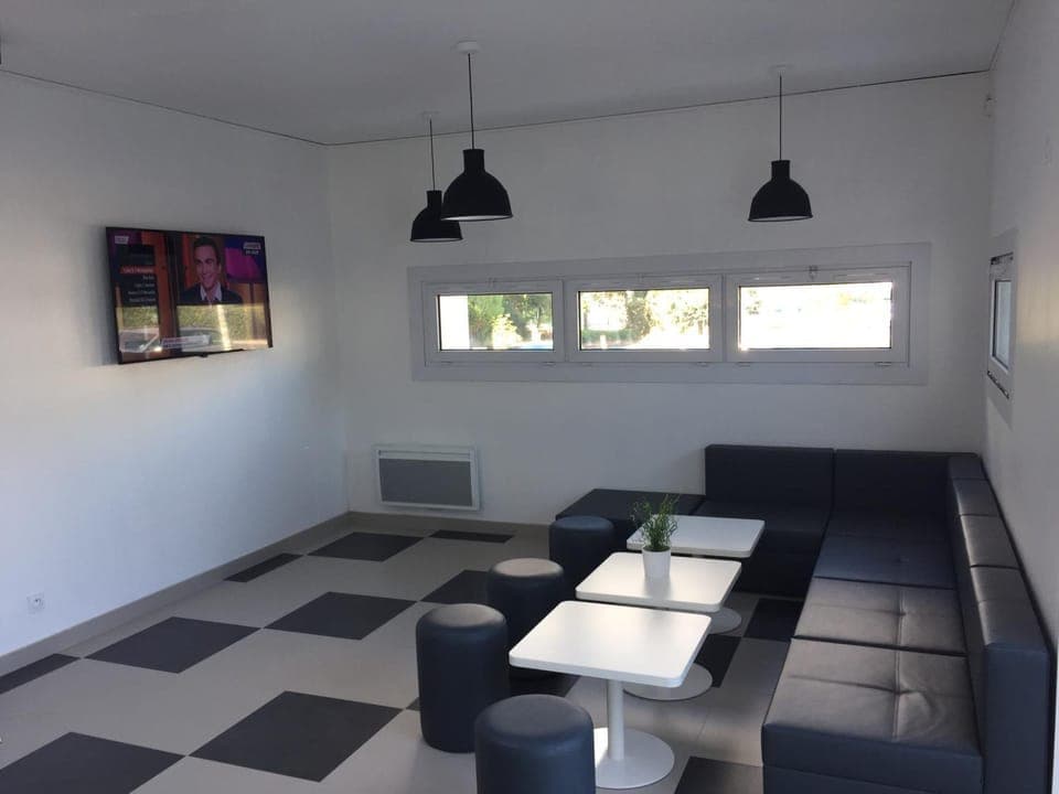 Communal lounge/ TV room