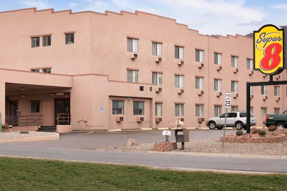 Property building, Day, Street view, Location, Parking