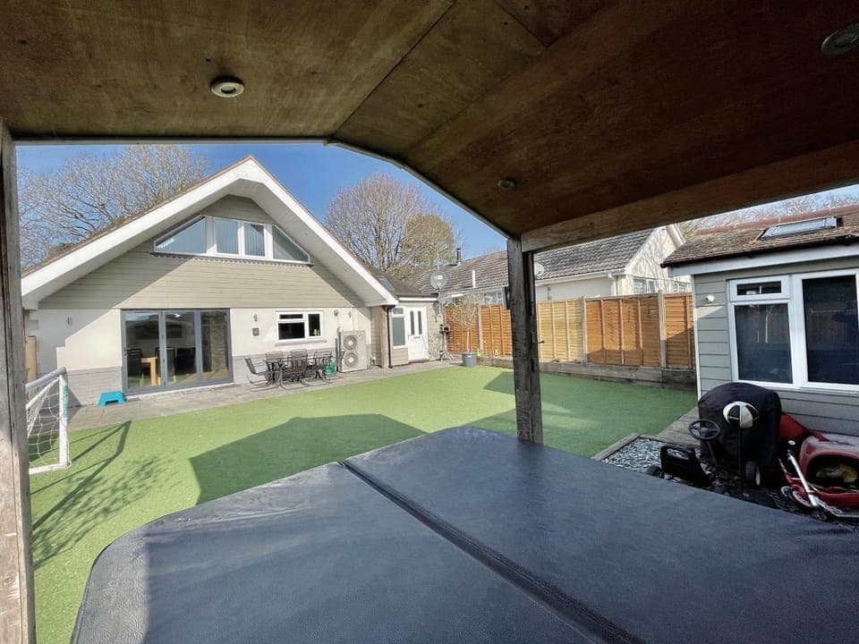 Property building, Hot Tub