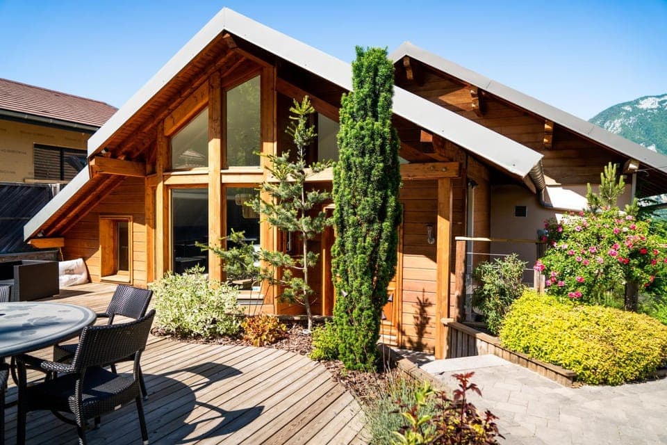 Property building, Patio, Day, Garden, Dining area