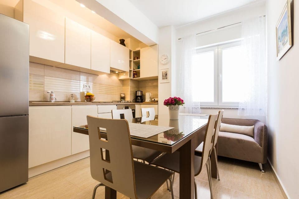 Kitchen or kitchenette, Living room, Dining area