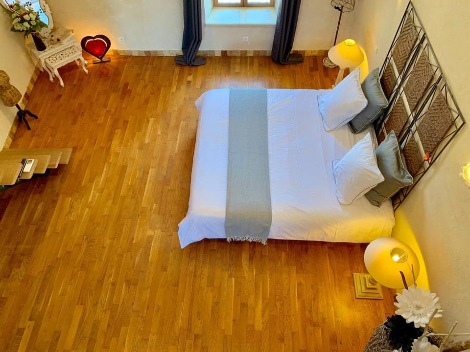 Bed, Photo of the whole room, Decorative detail, Bedroom