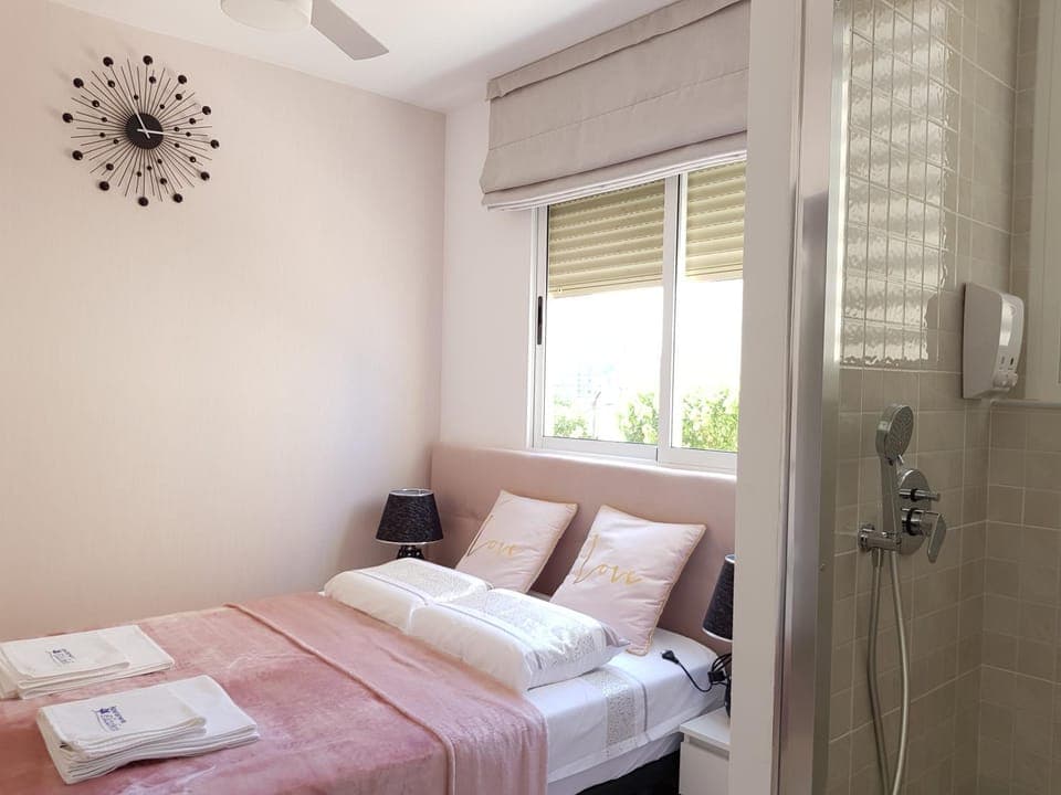 Bed, Photo of the whole room, Bedroom, towels
