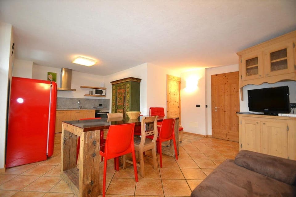 Communal lounge/ TV room, TV and multimedia, Kitchen or kitchenette, Living room, Seating area, Dining area