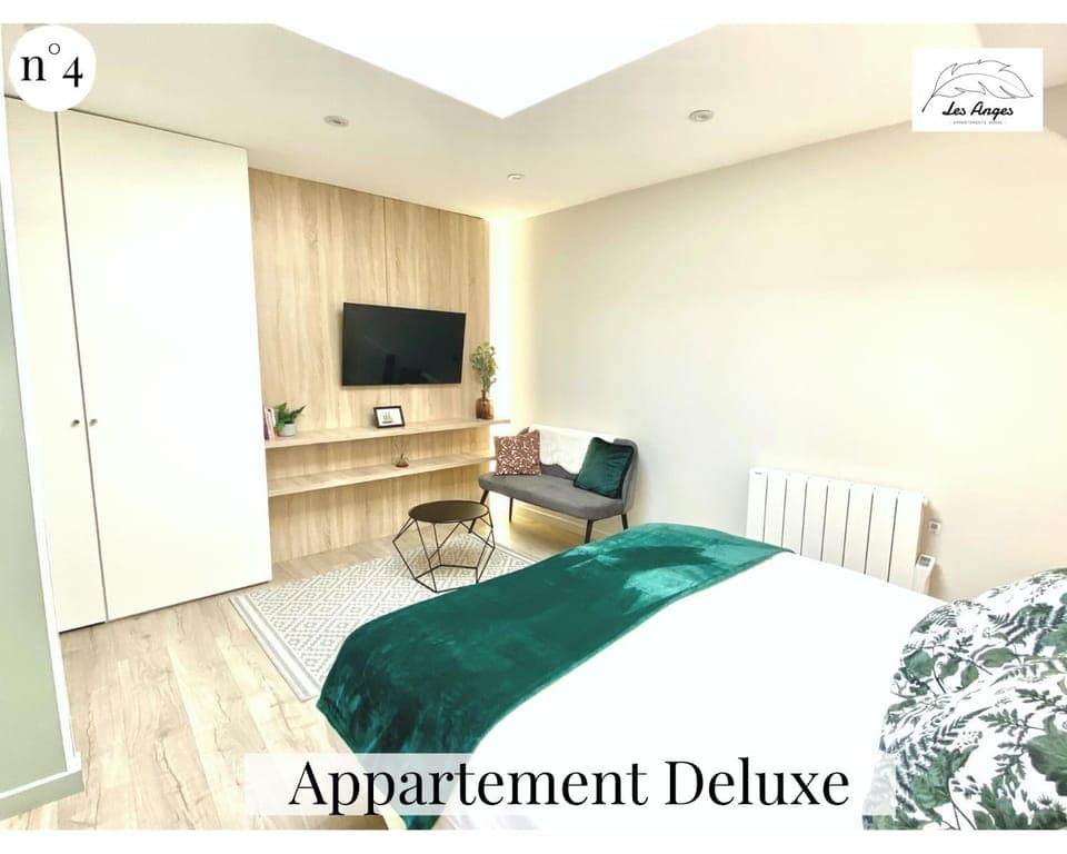 Bed, TV and multimedia, Bedroom