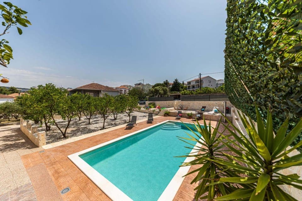 Karlo1 Apartment in Okrug Gornji