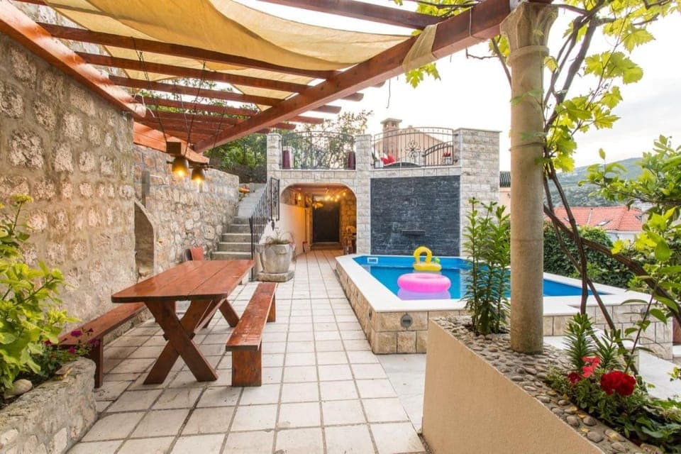 Location, children, Family