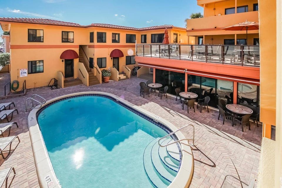 Property building, Patio, Day, Swimming pool, sunbed