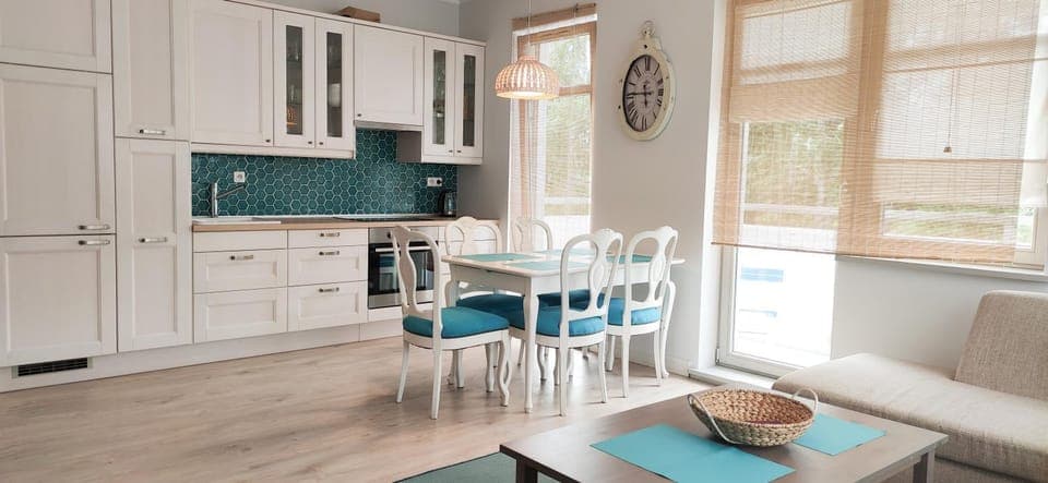 Kitchen or kitchenette, dishwasher