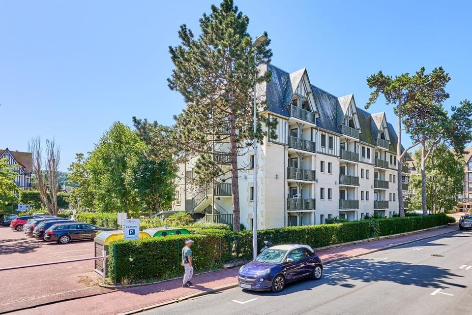 Property building, Day