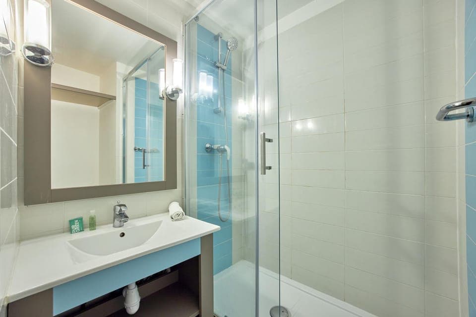 Shower, Bathroom, towels