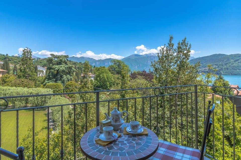 Nearby landmark, Day, Natural landscape, View (from property/room), Balcony/Terrace, Dining area, Garden view, Lake view, Mountain view