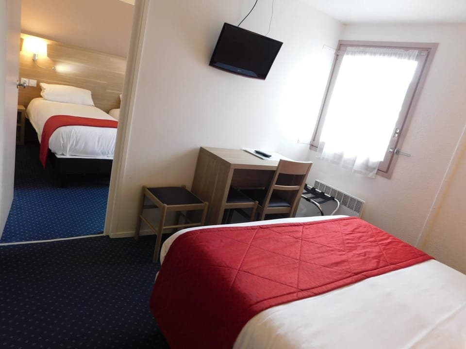 Bed, Photo of the whole room, Bedroom, Family, Family