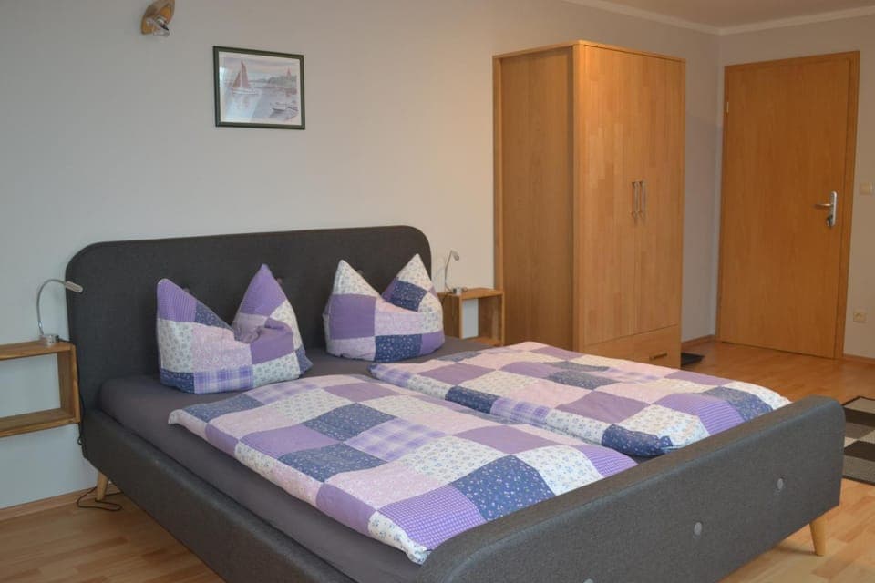 Photo of the whole room, Bedroom