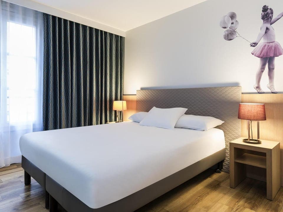 Property building, Bed, Photo of the whole room, Bedroom