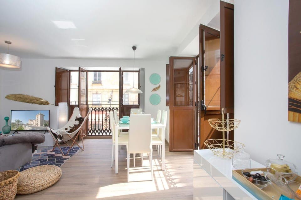 Living room, Seating area, Dining area