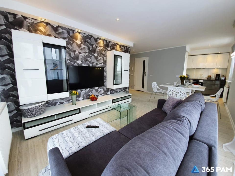 TV and multimedia, Kitchen or kitchenette, Living room, Seating area, Dining area