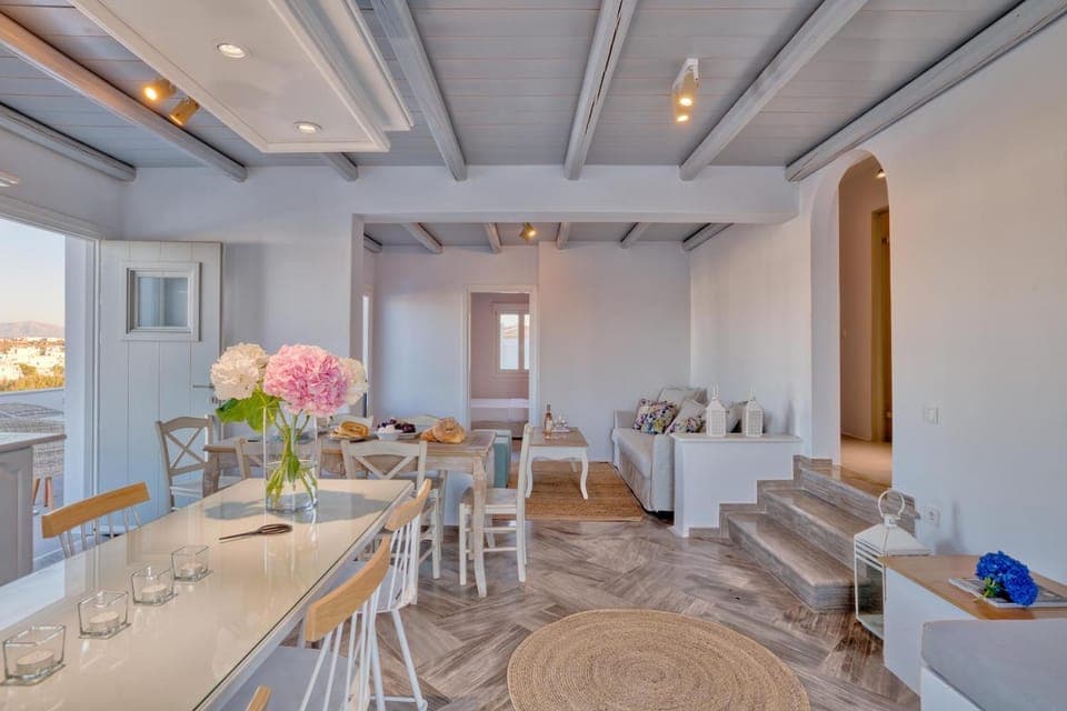 Living room, Seating area, Dining area