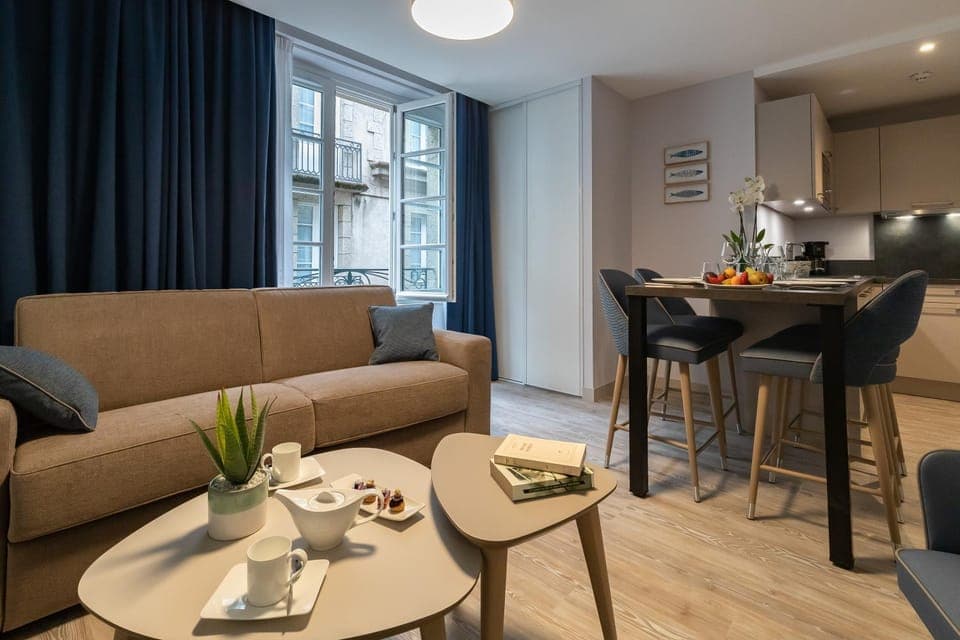 Living room, Dining area