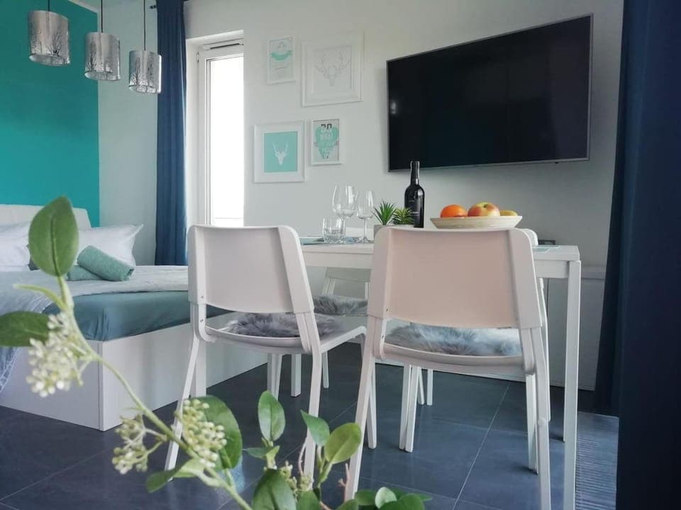 TV and multimedia, Dining area