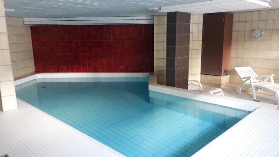 Swimming pool, Swimming pool