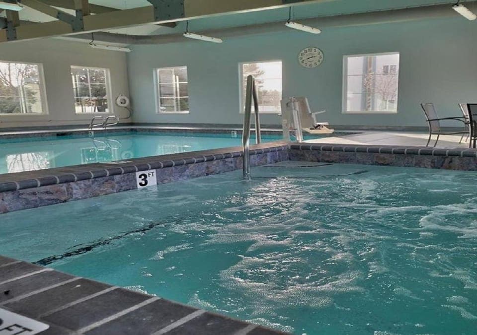 Hot Tub, Swimming pool, Swimming pool