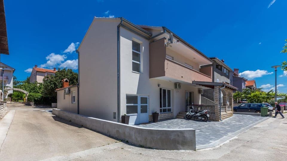 Property building, Facade/entrance