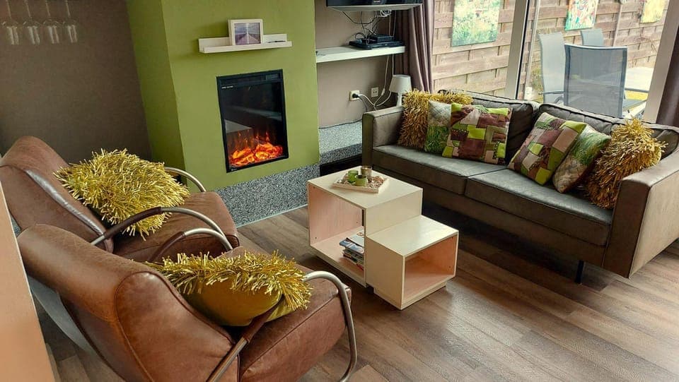 TV and multimedia, Living room, fireplace