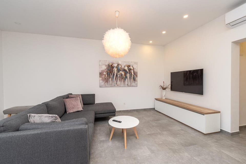 TV and multimedia, Living room, Seating area