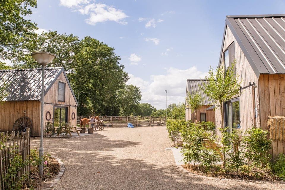 Property building, Spring, Day, Night, Natural landscape, Bird's eye view, Winter, Summer, BBQ facilities, Garden, View (from property/room), Other, Evening entertainment, Animals, Autumn, Pets, Guests, Garden view, Area and facilities, Area and facilities, Entertainment, Seasons, Location, Sunrise, Sunset, children, young children, older children, group of guests, Family, Parking, furniture, heating, internet, pet friendly, soundproof, acessibility, air conditioner