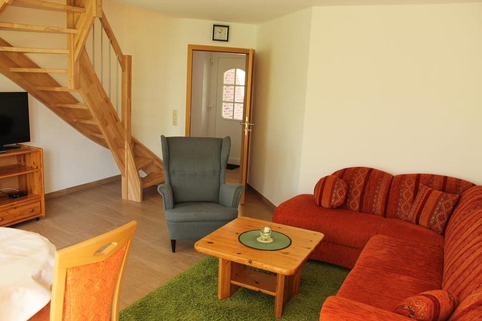 Communal lounge/ TV room, Living room, Seating area