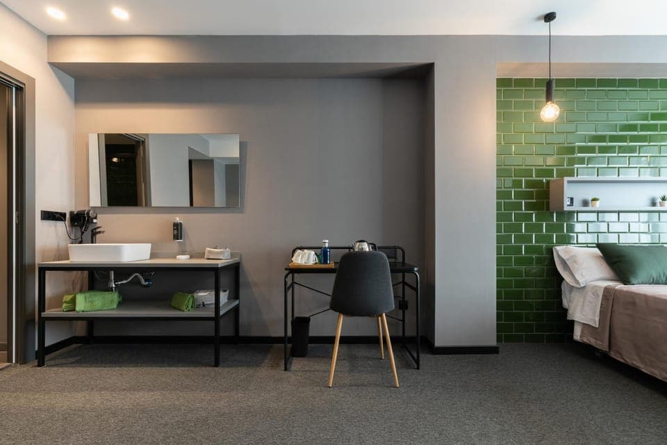 Photo of the whole room, Seating area