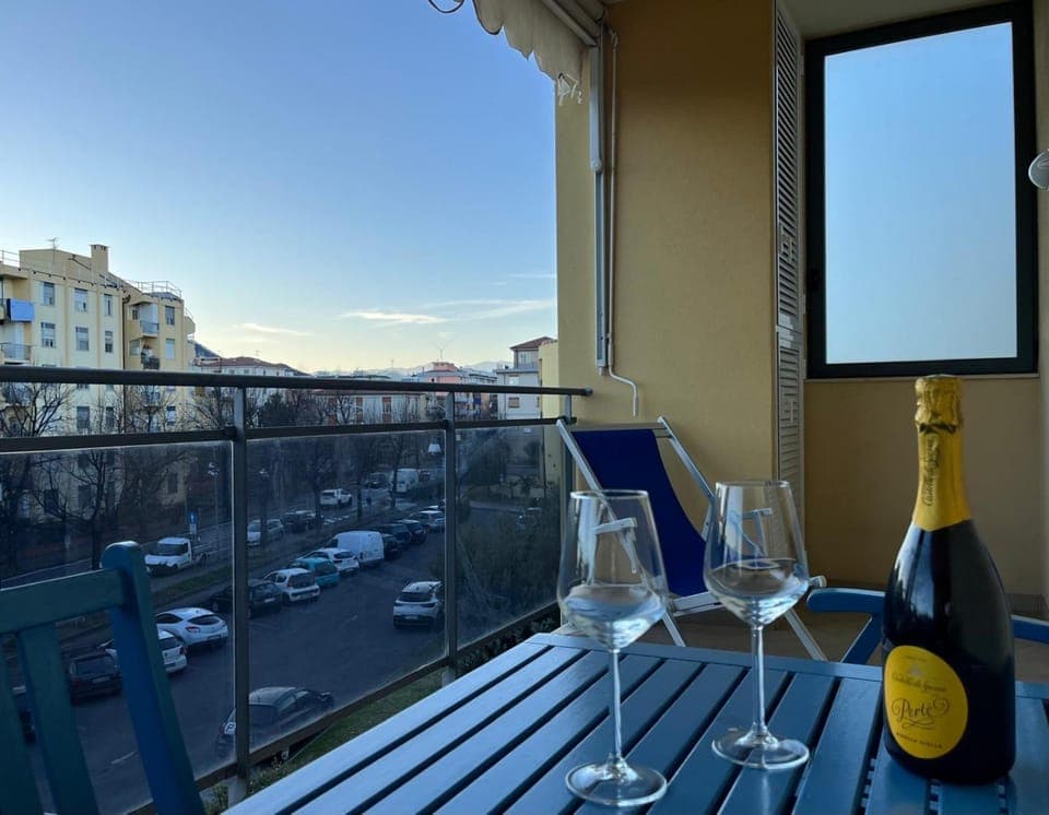 Natural landscape, Balcony/Terrace, Dining area